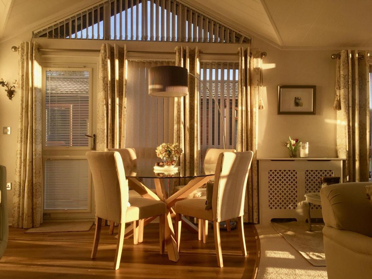 Otter Lodge ออคเทอราร์เดอร์ ภายนอก รูปภาพ